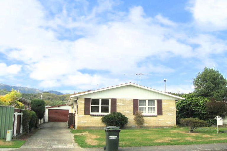Photo of property in 1 Riversdale Road, Clouston Park, Upper Hutt, 5018