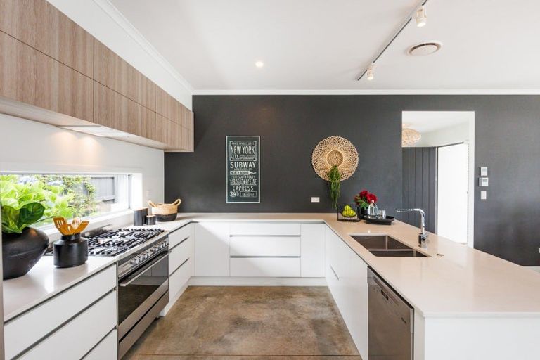 Photo of property in 1 Montgomery Terrace, Hokowhitu, Palmerston North, 4410