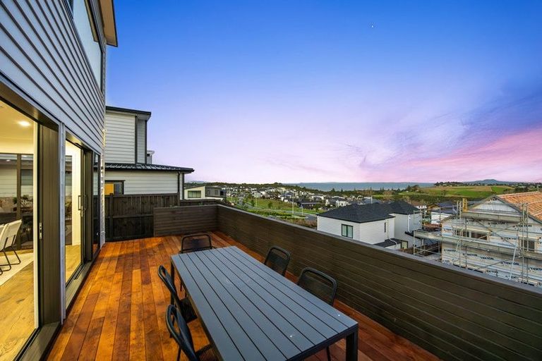 Photo of property in 52 Kumukumu Road, Long Bay, Auckland, 0630