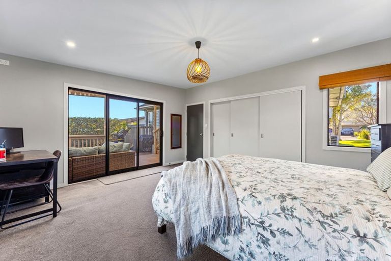 Photo of property in 14 Rosecamp Road, Beach Haven, Auckland, 0626