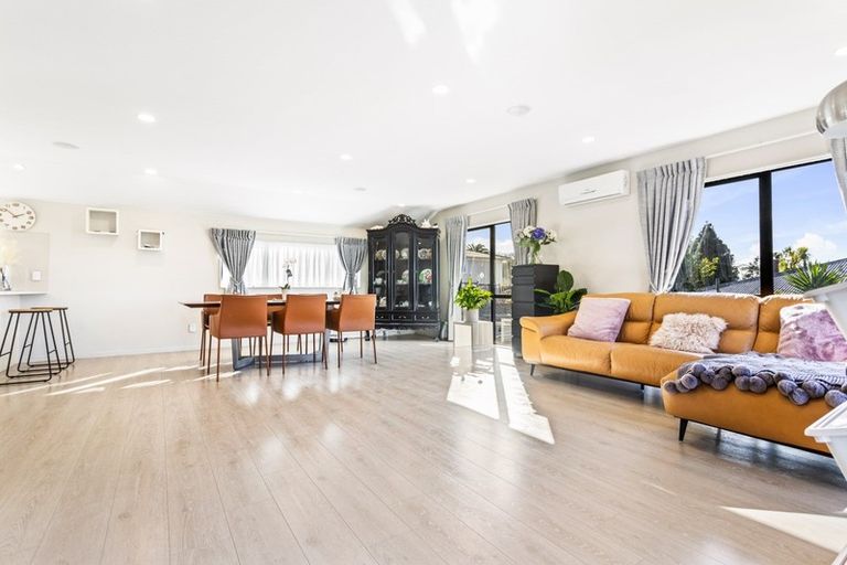 Photo of property in 9a Valron Road, Te Atatu South, Auckland, 0602