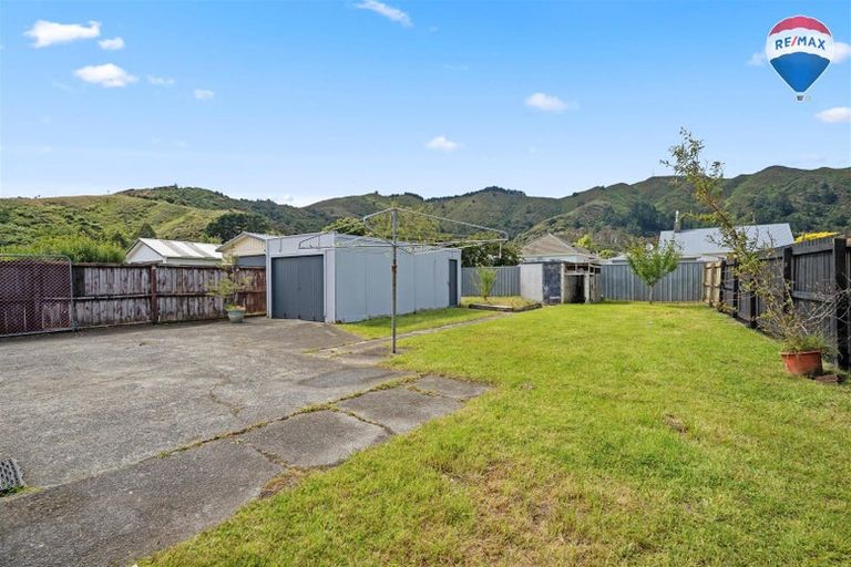 Photo of property in 22 Shearer Crescent, Naenae, Lower Hutt, 5011