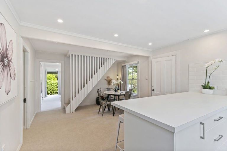 Photo of property in 136 Parkvale Road, Karori, Wellington, 6012