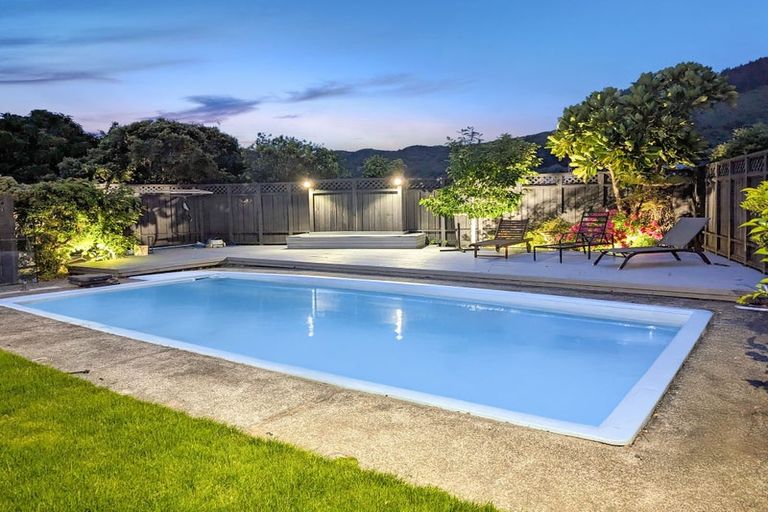 Photo of property in 7 Tui Terrace, Tawa, Wellington, 5028