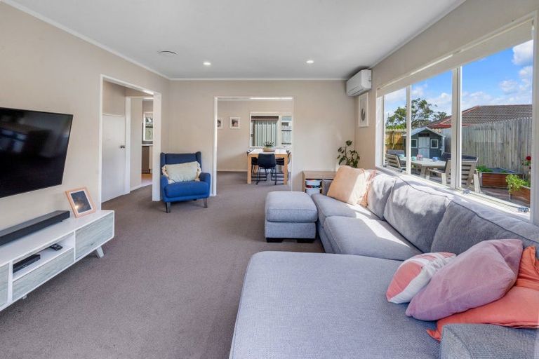 Photo of property in 1/96 Frank Nobilo Drive, Golflands, Auckland, 2013