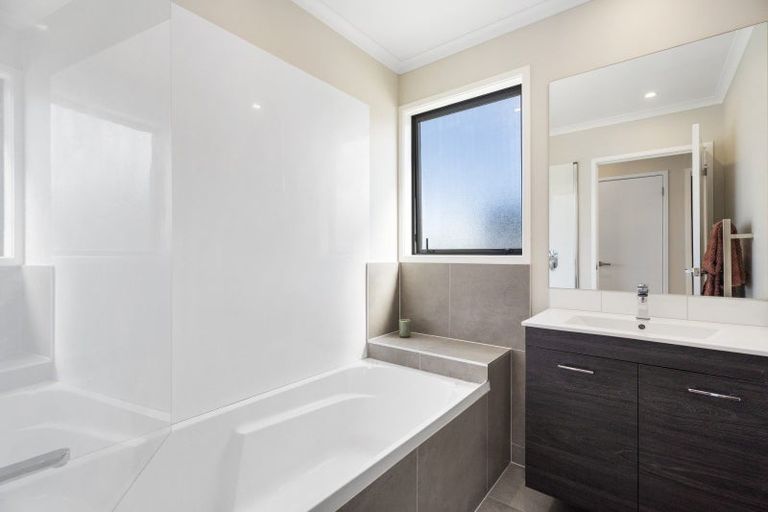 Photo of property in 31 Pukewhero Rise, Westgate, Auckland, 0614