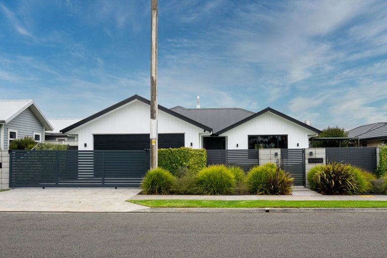 Photo of property in 131 Arataki Road, Havelock North, 4130
