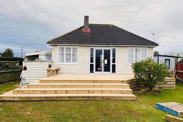 Photo of property in 37 Robinson Street, Foxton, 4814