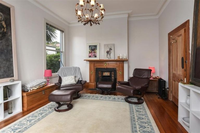Photo of property in 30 Russell Street, Stanley Point, Auckland, 0624