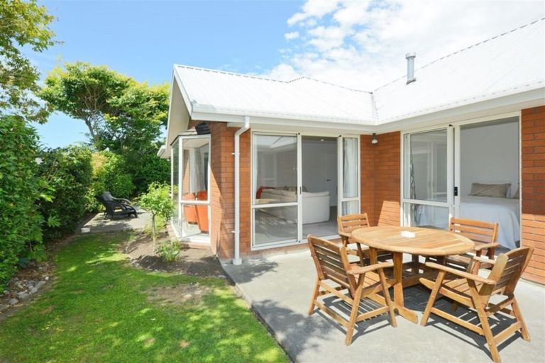 Photo of property in 30a Althorp Place, Avonhead, Christchurch, 8042