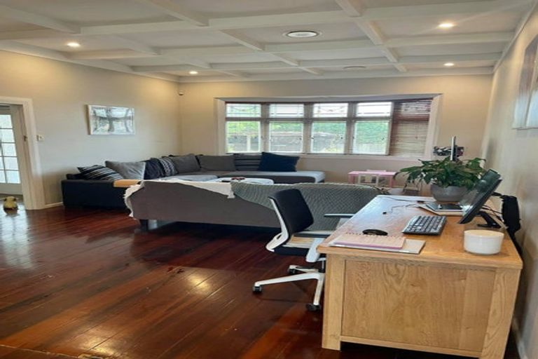 Photo of property in 17 Pakuranga Road, Pakuranga, Auckland, 2010