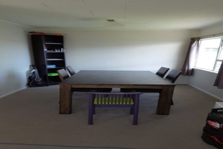 Photo of property in 32 Moncrieff Avenue, Clendon Park, Auckland, 2103