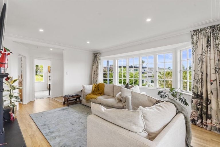 Photo of property in 5 Page Point, Mellons Bay, Auckland, 2014