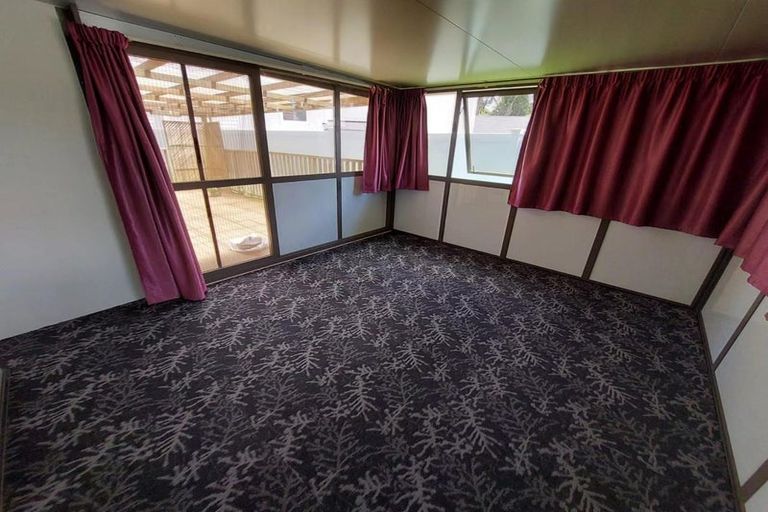 Photo of property in 40 Tudor Road, Henderson, Auckland, 0610