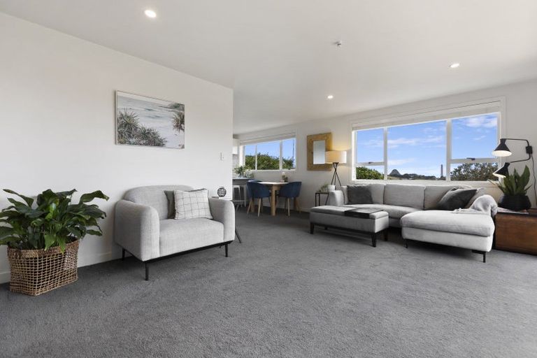 Photo of property in 21 York Crescent, Westown, New Plymouth, 4310