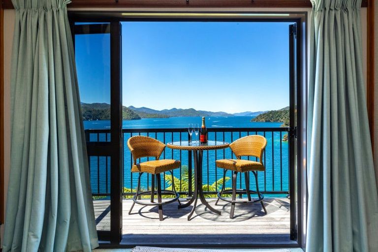 Photo of property in 2069 Queen Charlotte Drive, Ngakuta Bay, Picton, 7281