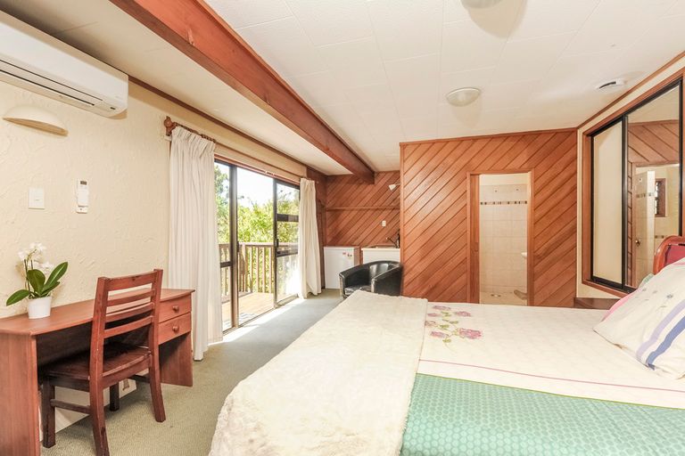 Photo of property in 54 Wood Bay Road, Titirangi, Auckland, 0604