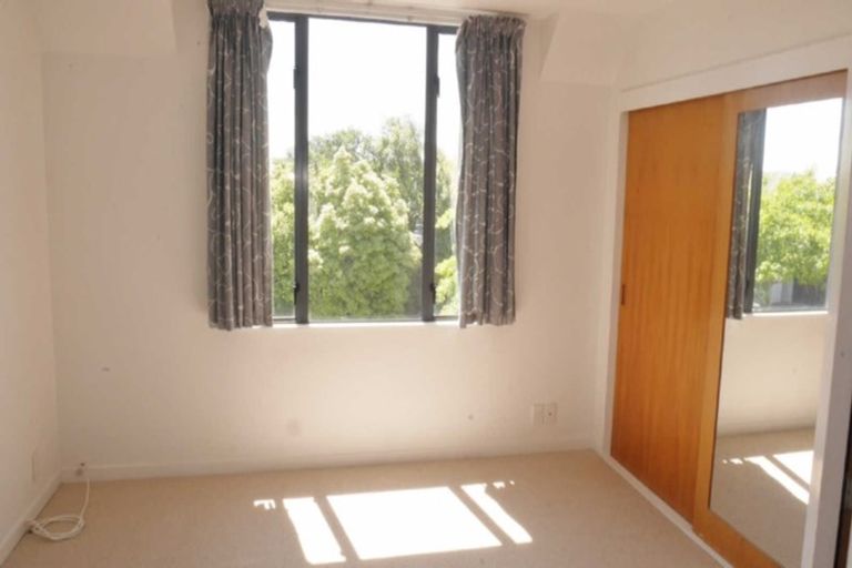 Photo of property in 7 Oakford Close, Riccarton, Christchurch, 8011