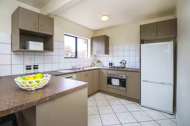 Photo of property in 5a Sabot Place, Massey, Auckland, 0614