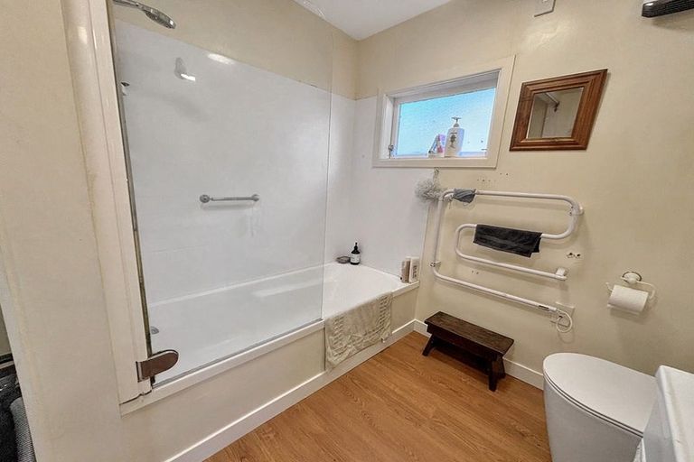 Photo of property in 8 Melbourne Road, Island Bay, Wellington, 6023