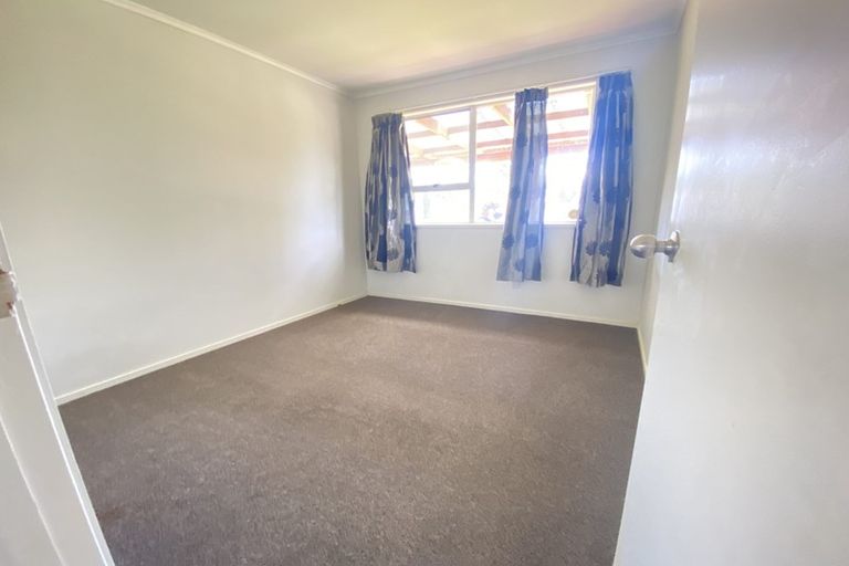Photo of property in 34 Claverdon Drive, Massey, Auckland, 0614
