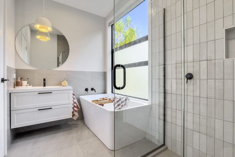 Photo of property in 9 Kaihuia Lane, Oratia, Auckland, 0604