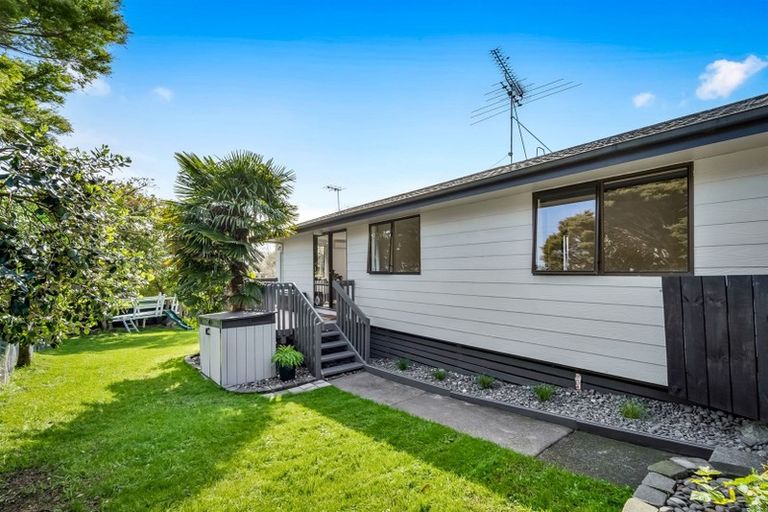 Photo of property in 1/26 Waiora Road, Stanmore Bay, Whangaparaoa, 0932