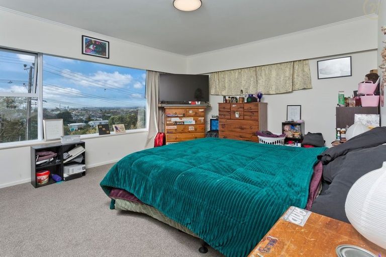 Photo of property in 27 Chivalry Road, Glenfield, Auckland, 0629