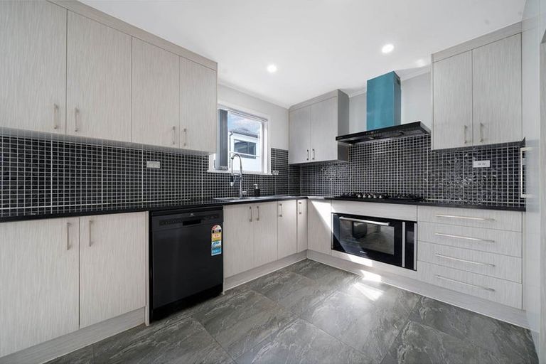 Photo of property in 17 Kohinoor Avenue, Mangere, Auckland, 2022