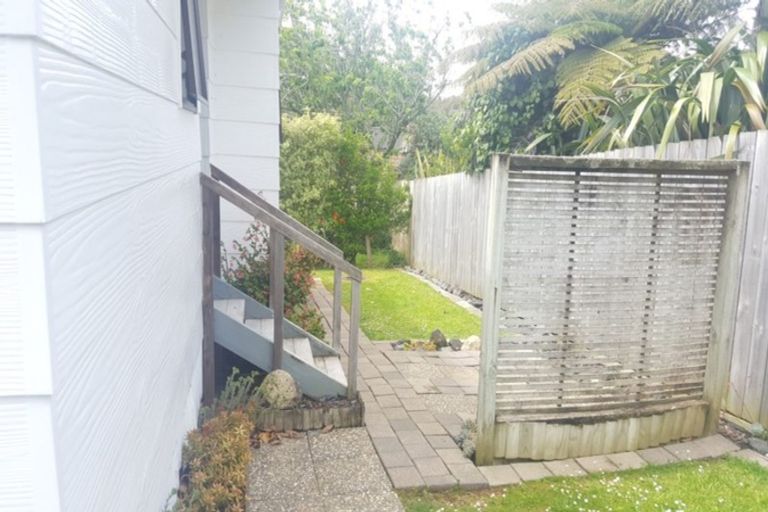 Photo of property in 2/40 Hillcrest Avenue, Hillcrest, Auckland, 0627