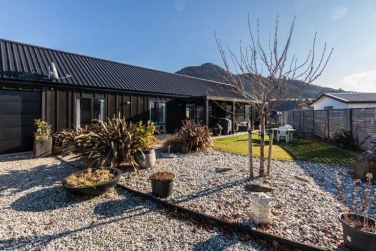 Photo of property in 30 Marbleleaf Lane, Albert Town, Wanaka, 9305