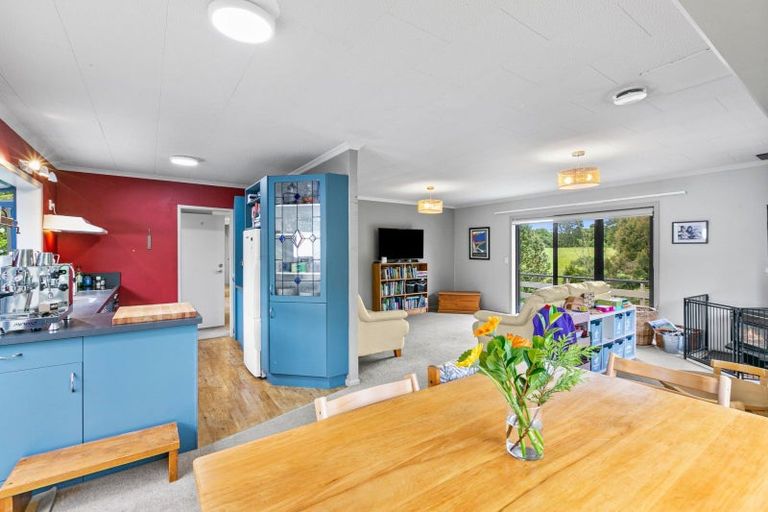 Photo of property in 108a Wairau Road, Oakura, 4314