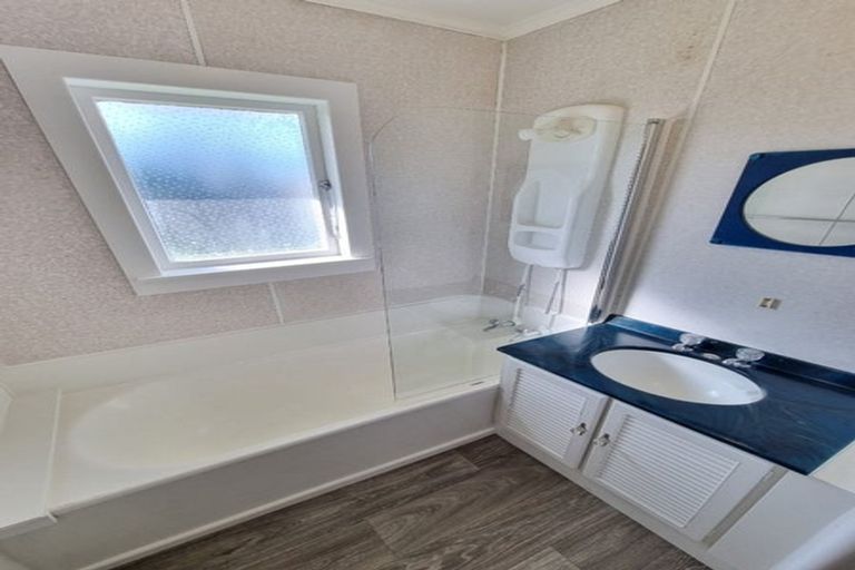 Photo of property in 12 Raglan Street, Mangere East, Auckland, 2024