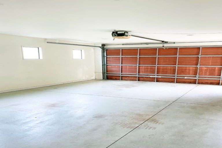 Photo of property in 1/881 East Coast Road, Northcross, Auckland, 0632