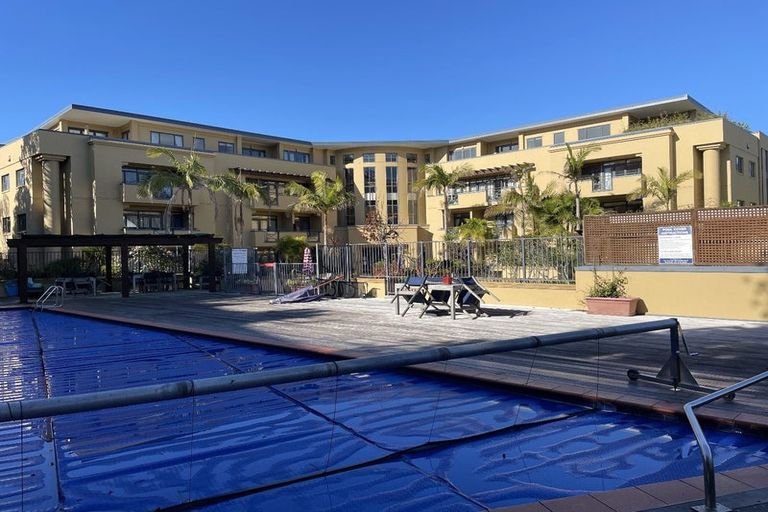 Photo of property in 2c/7-11 Bute Road, Browns Bay, Auckland, 0630