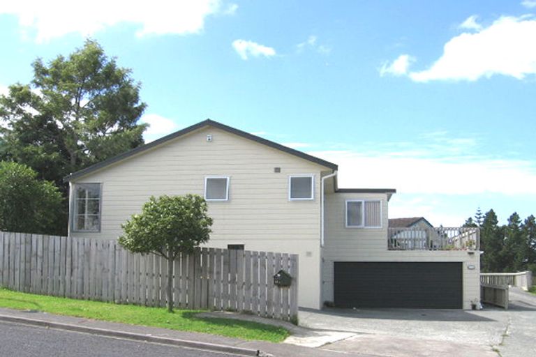 Photo of property in 33 Cedar Heights Avenue, Massey, Auckland, 0614