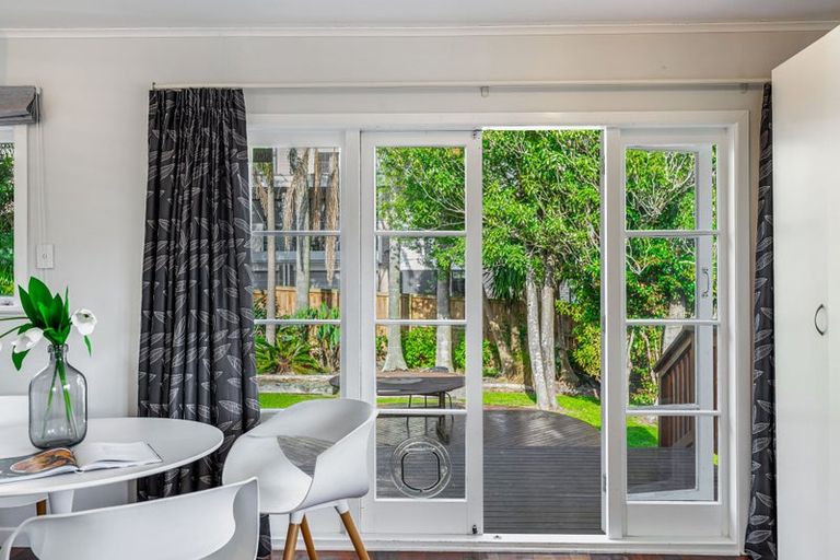 Photo of property in 16 Gloria Avenue, Te Atatu Peninsula, Auckland, 0610