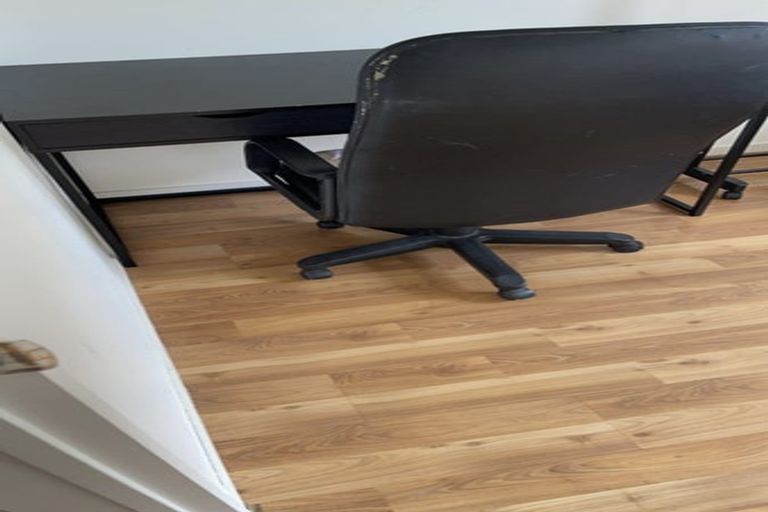 Photo of property in 211 Chelsea View Drive, Chatswood, Auckland, 0626