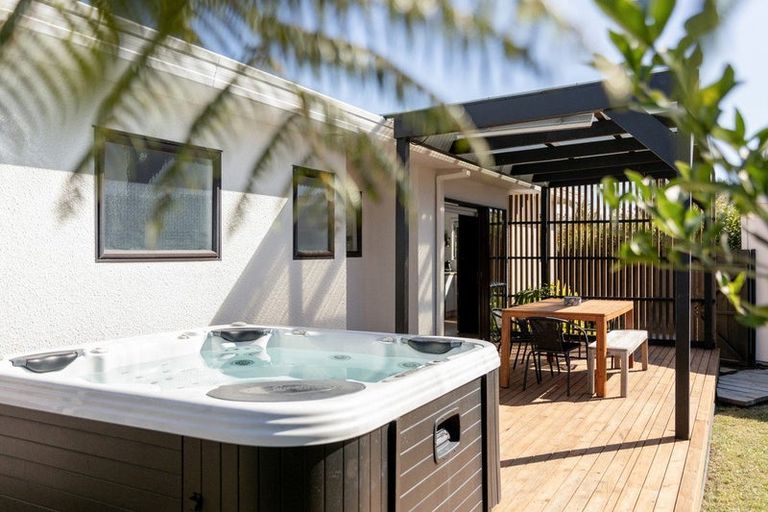 Photo of property in 11 Barbara Grove, Papamoa Beach, Papamoa, 3118