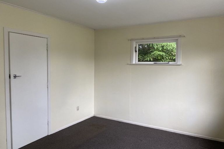 Photo of property in 2 Horokiwi Road West, Newlands, Wellington, 6037