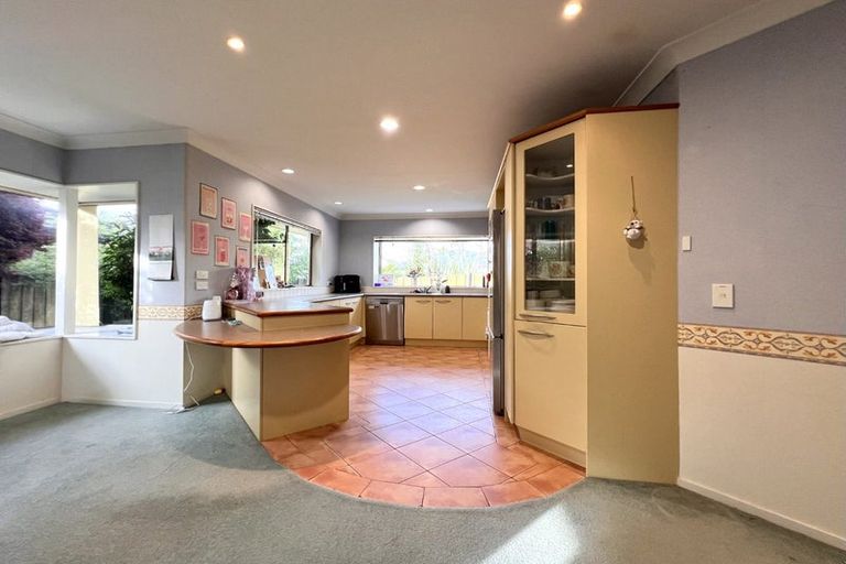 Photo of property in 10 Balmerino Grove, Waikanae, 5036