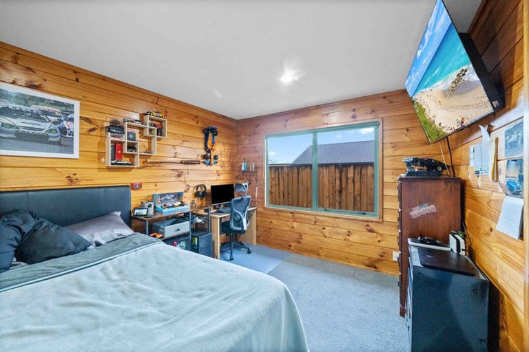 Photo of property in 1 Coolen Place, Tuakau, 2121