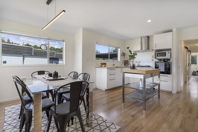 Photo of property in 6 Mannering Place, Hillcrest, Auckland, 0627