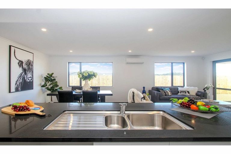 Photo of property in 22 Nellie Drive, Kumeu, 0810