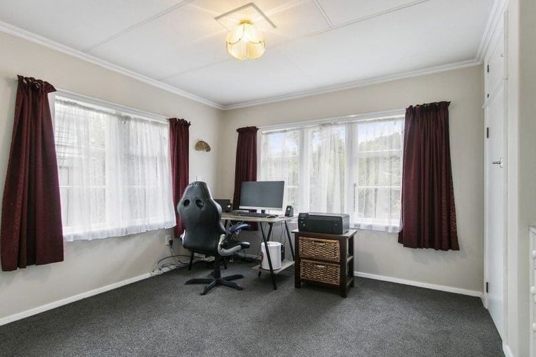Photo of property in 4 Coast Road, Wainuiomata, Lower Hutt, 5014