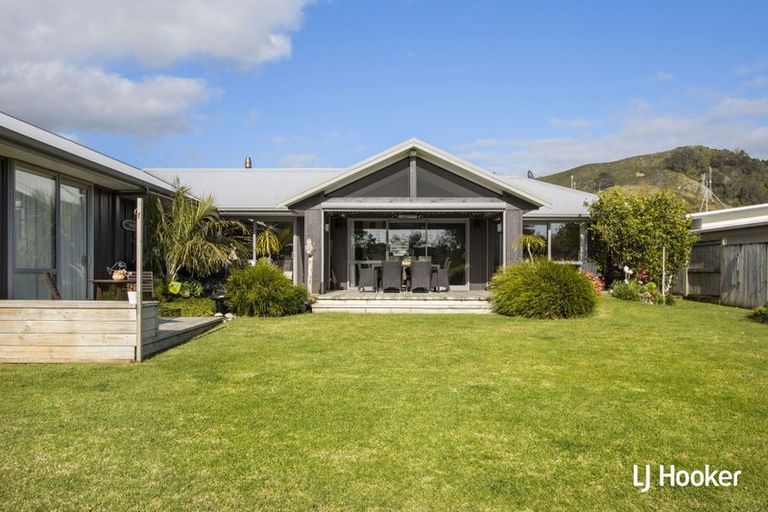 Photo of property in 17 Browns Drive, Waihi Beach, 3611