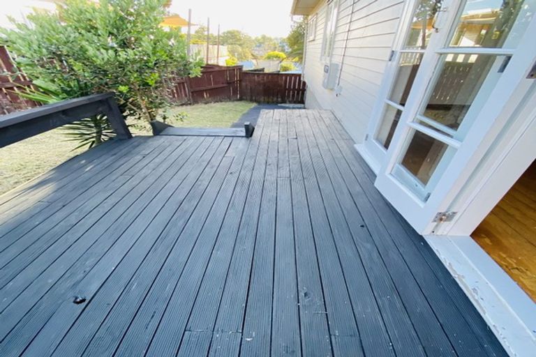 Photo of property in 14 Lanigan Street, Birkdale, Auckland, 0626