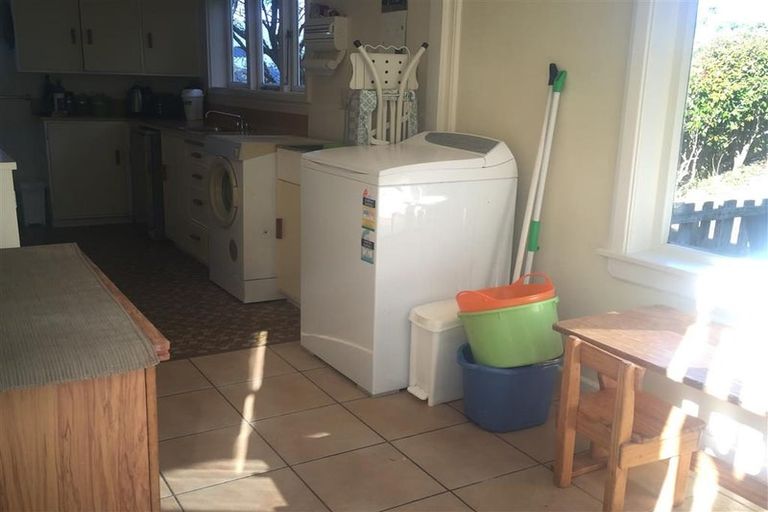 Photo of property in 37 Dorking Road, Brooklyn, Wellington, 6021