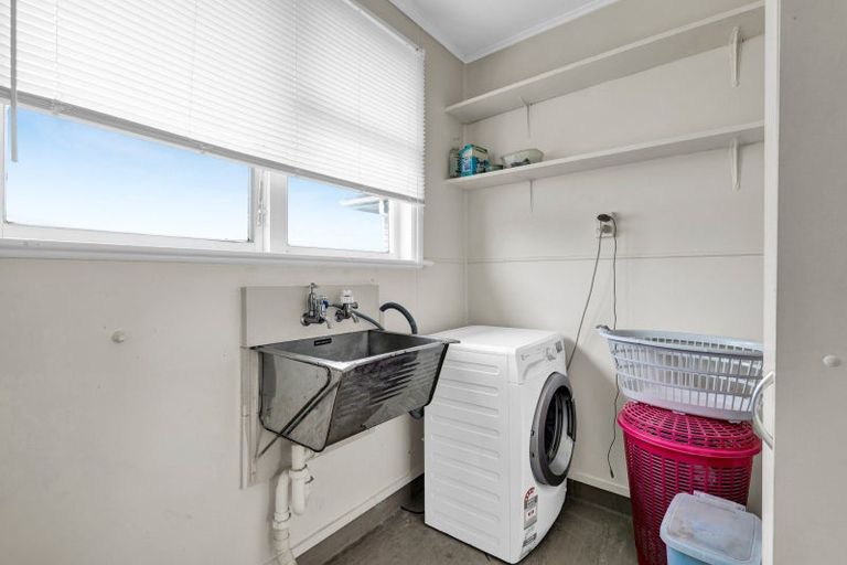 Photo of property in 3 Sutton Place, Hawera, 4610