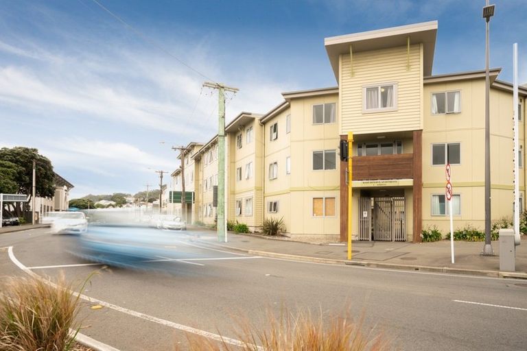 Photo of property in Basin Reserve Complex, 32/4 Sussex Street, Mount Cook, Wellington, 6021